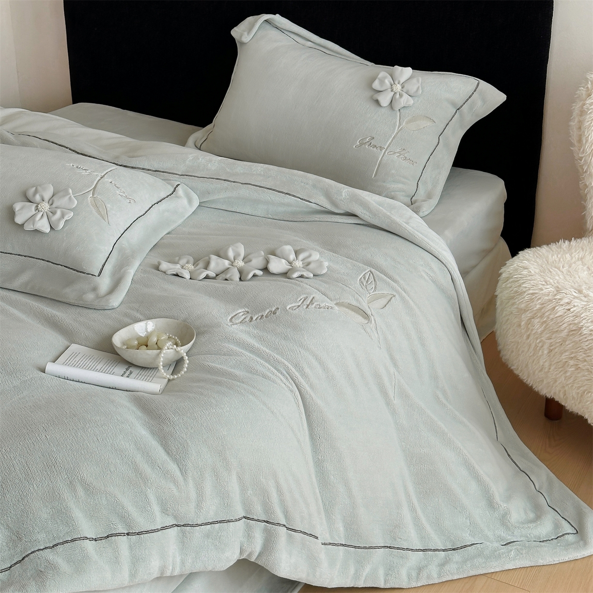 91家纺网 家纺一手货源 找家纺 名品优仓 2025新款240克牛奶绒刺绣四件套-花枝妙曼 花枝妙曼-甜灰