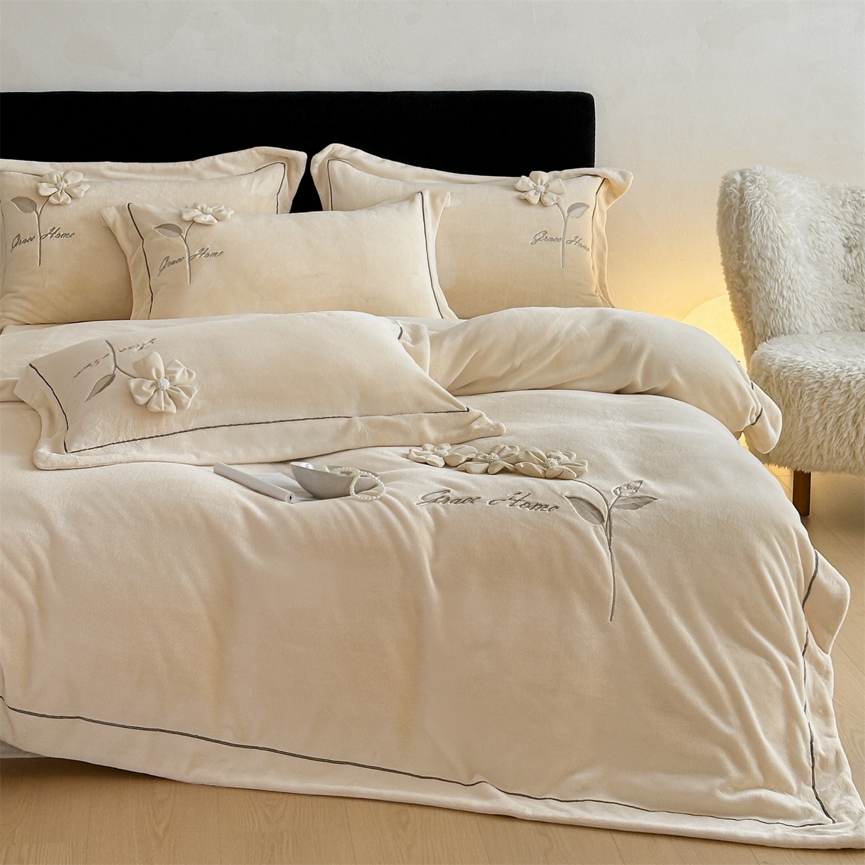 91家纺网 家纺一手货源 找家纺 名品优仓 2025新款240克牛奶绒刺绣四件套-花枝妙曼 花枝妙曼-卡其