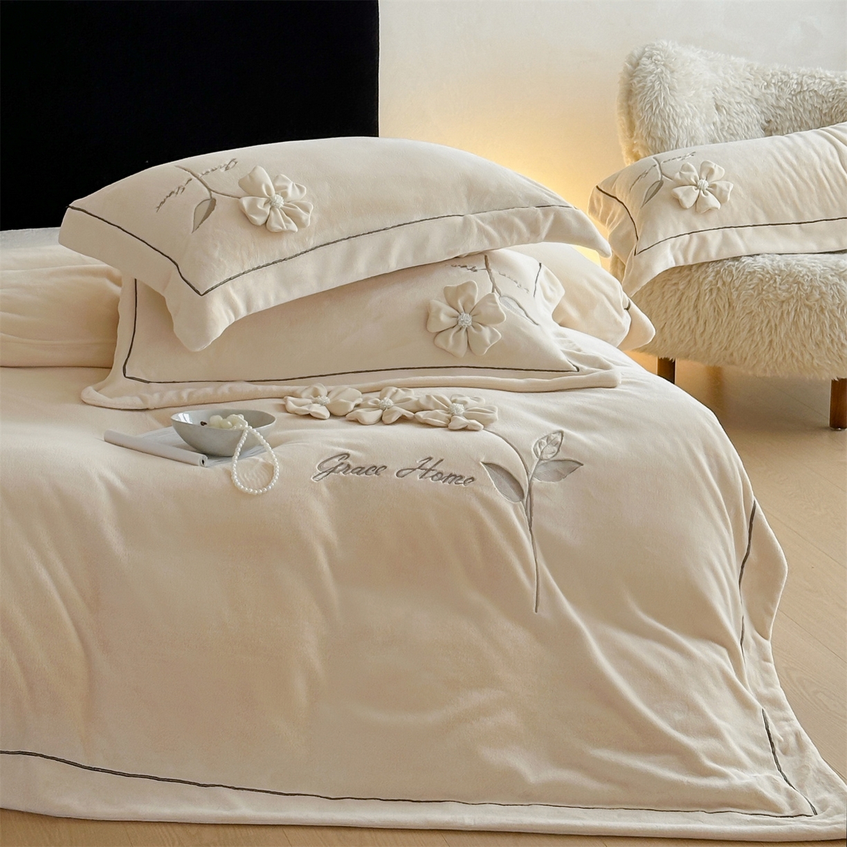 91家纺网 家纺一手货源 找家纺 名品优仓 2025新款240克牛奶绒刺绣四件套-花枝妙曼 花枝妙曼-卡其