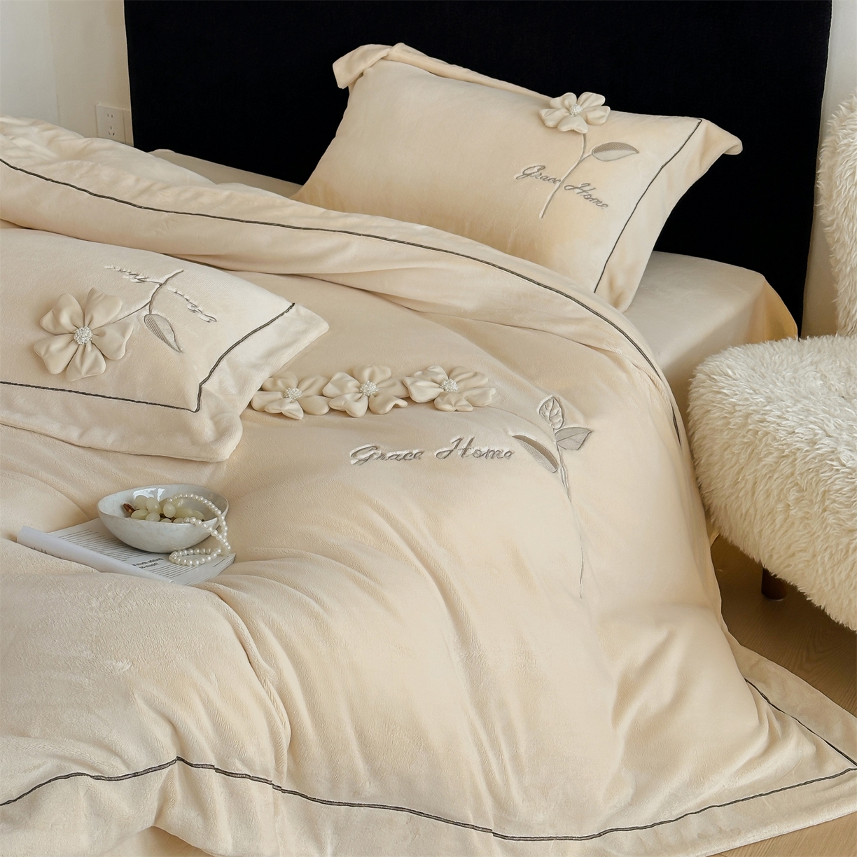 91家纺网 家纺一手货源 找家纺 名品优仓 2025新款240克牛奶绒刺绣四件套-花枝妙曼 花枝妙曼-卡其