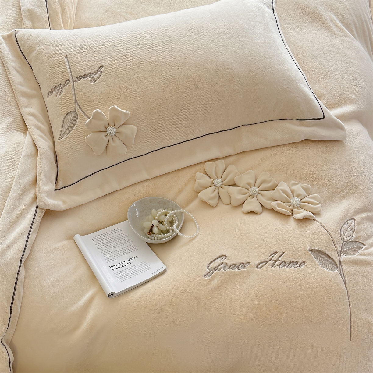 91家纺网 家纺一手货源 找家纺 名品优仓 2025新款240克牛奶绒刺绣四件套-花枝妙曼 花枝妙曼-卡其