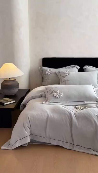 91家纺网 家纺一手货源 找家纺 名品优仓 2025新款240克牛奶绒刺绣四件套-花枝妙曼 花枝妙曼-甜灰