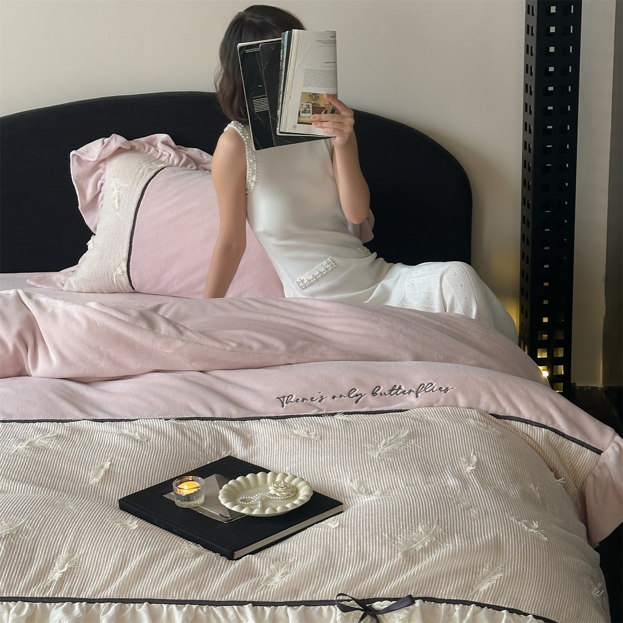 91家纺网 家纺一手货源 找家纺 （总）名品优仓 2025新款240克奶肤绒刺绣四件套-丽莎