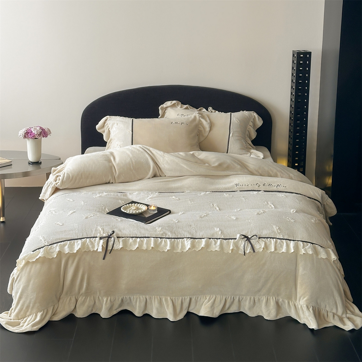 91家纺网 家纺一手货源 找家纺 名品优仓 2025新款240克奶肤绒刺绣四件套-丽莎 丽莎-米杏