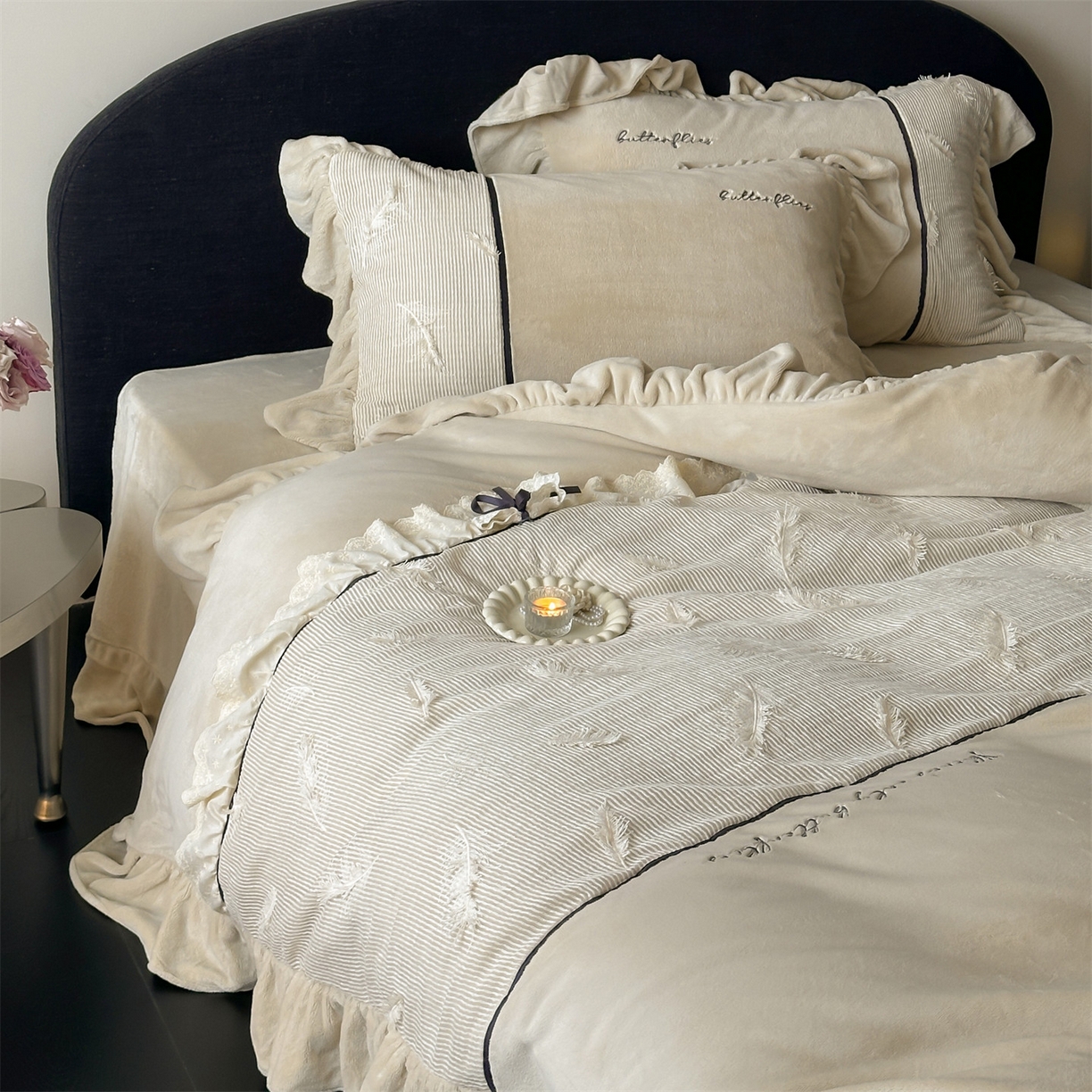 91家纺网 家纺一手货源 找家纺 名品优仓 2025新款240克奶肤绒刺绣四件套-丽莎 丽莎-米杏