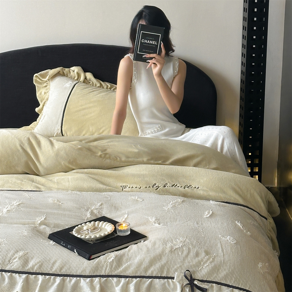 91家纺网 家纺一手货源 找家纺 名品优仓 2025新款240克奶肤绒刺绣四件套-丽莎 丽莎-姜黄