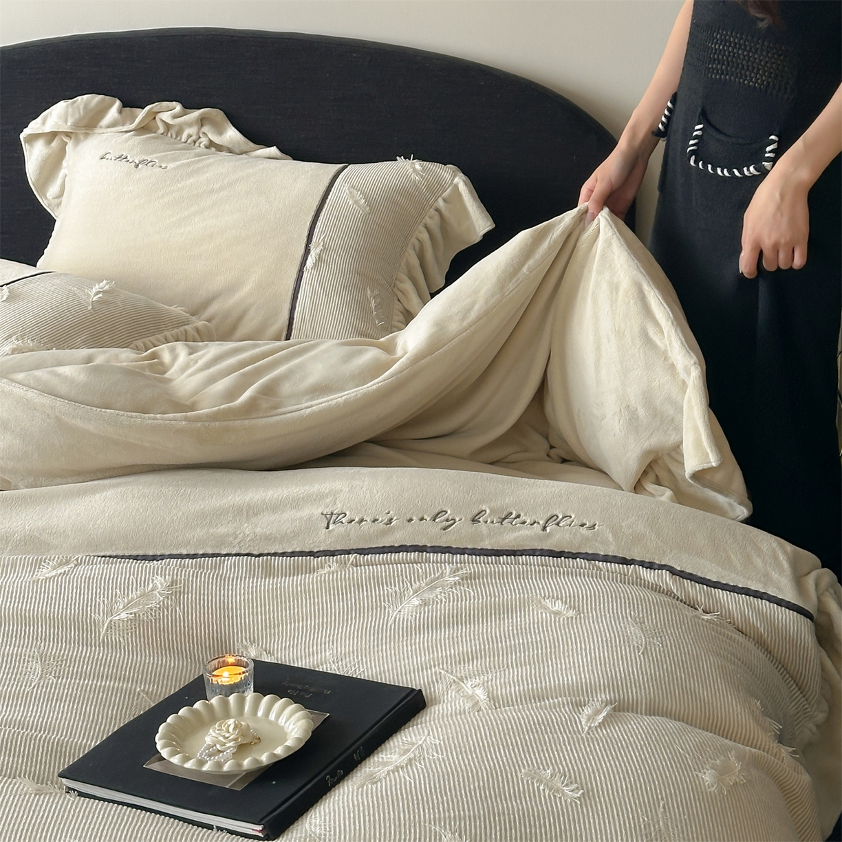 91家纺网 家纺一手货源 找家纺 名品优仓 2025新款240克奶肤绒刺绣四件套-丽莎 丽莎-米杏