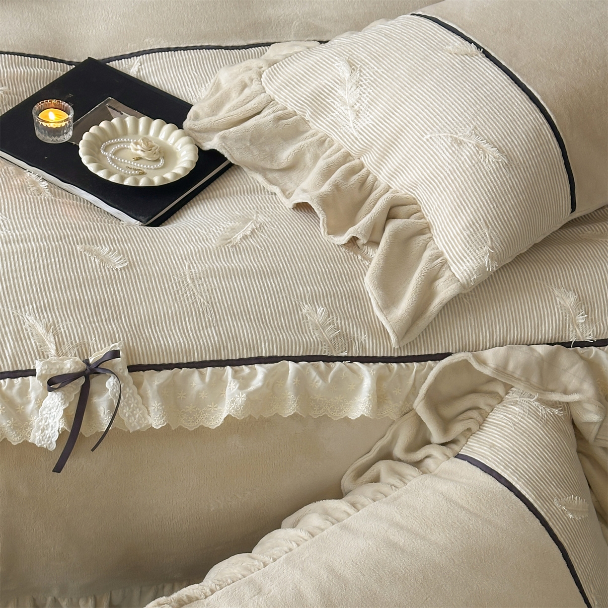 91家纺网 家纺一手货源 找家纺 名品优仓 2025新款240克奶肤绒刺绣四件套-丽莎 丽莎-米杏