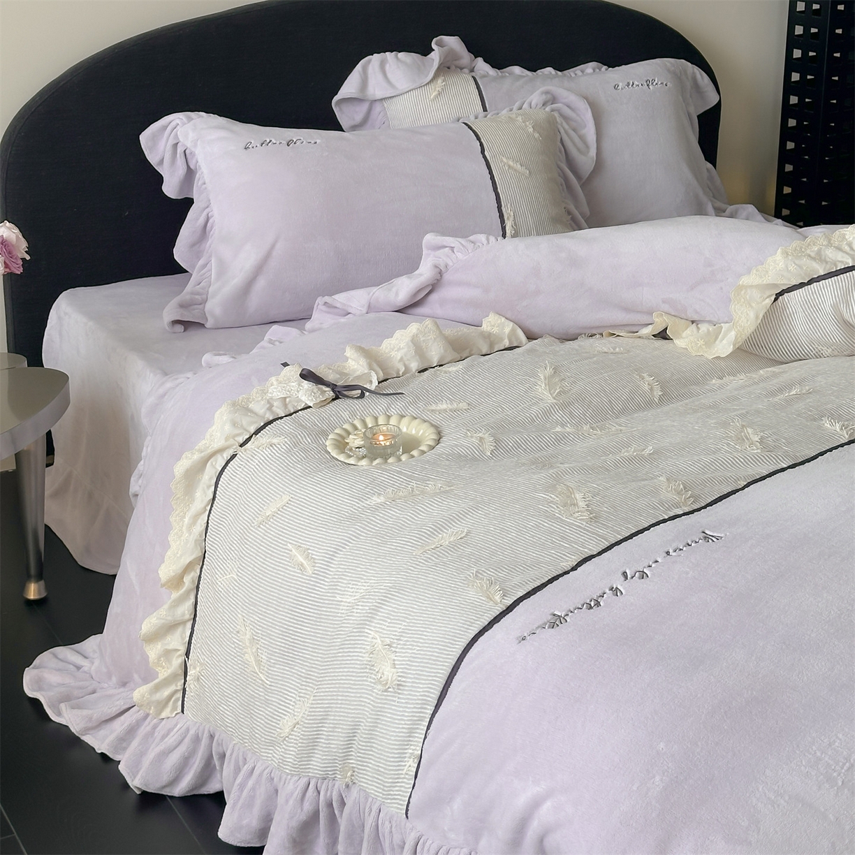 91家纺网 家纺一手货源 找家纺 名品优仓 2025新款240克奶肤绒刺绣四件套-丽莎 丽莎-沐粉