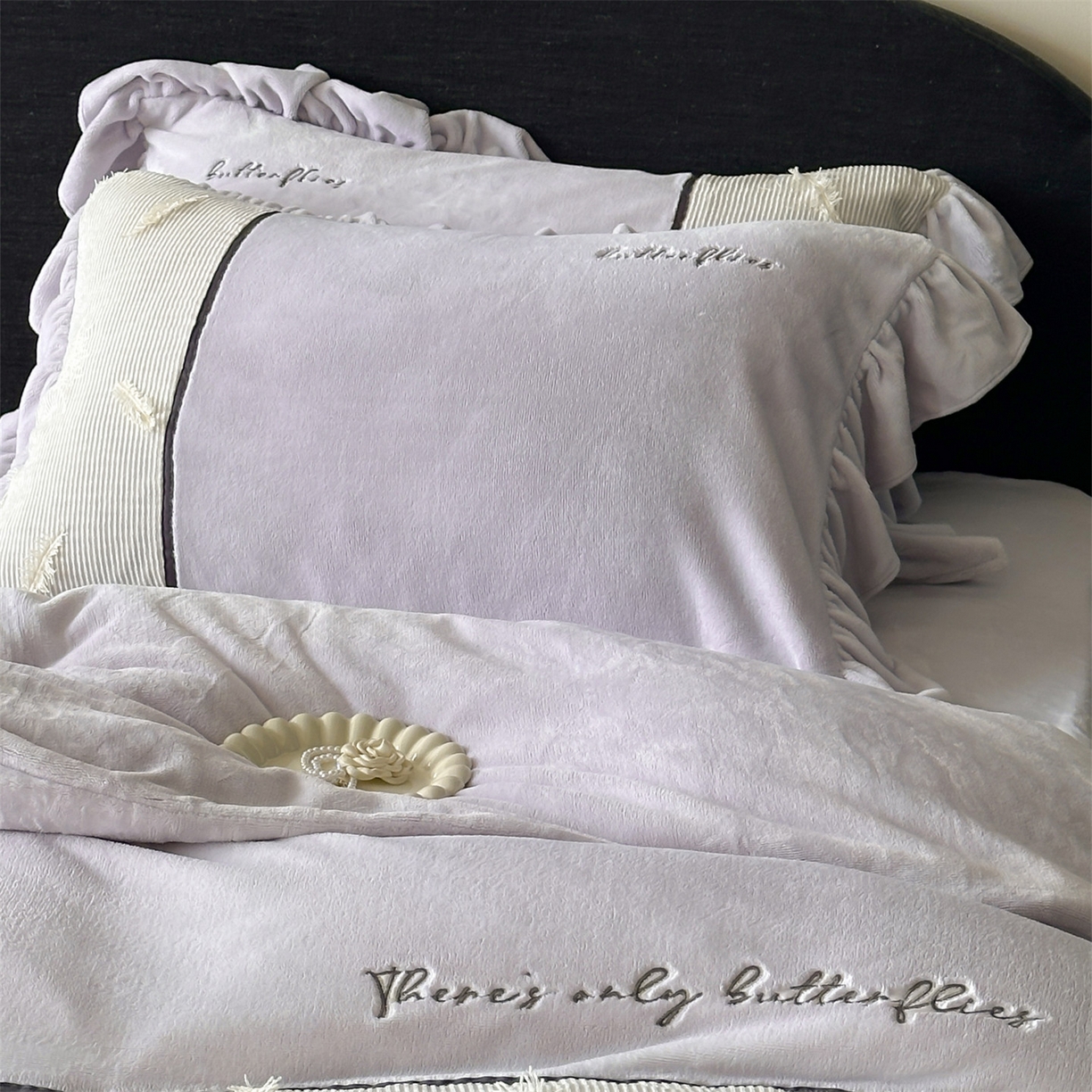 91家纺网 家纺一手货源 找家纺 名品优仓 2025新款240克奶肤绒刺绣四件套-丽莎 丽莎-沐粉