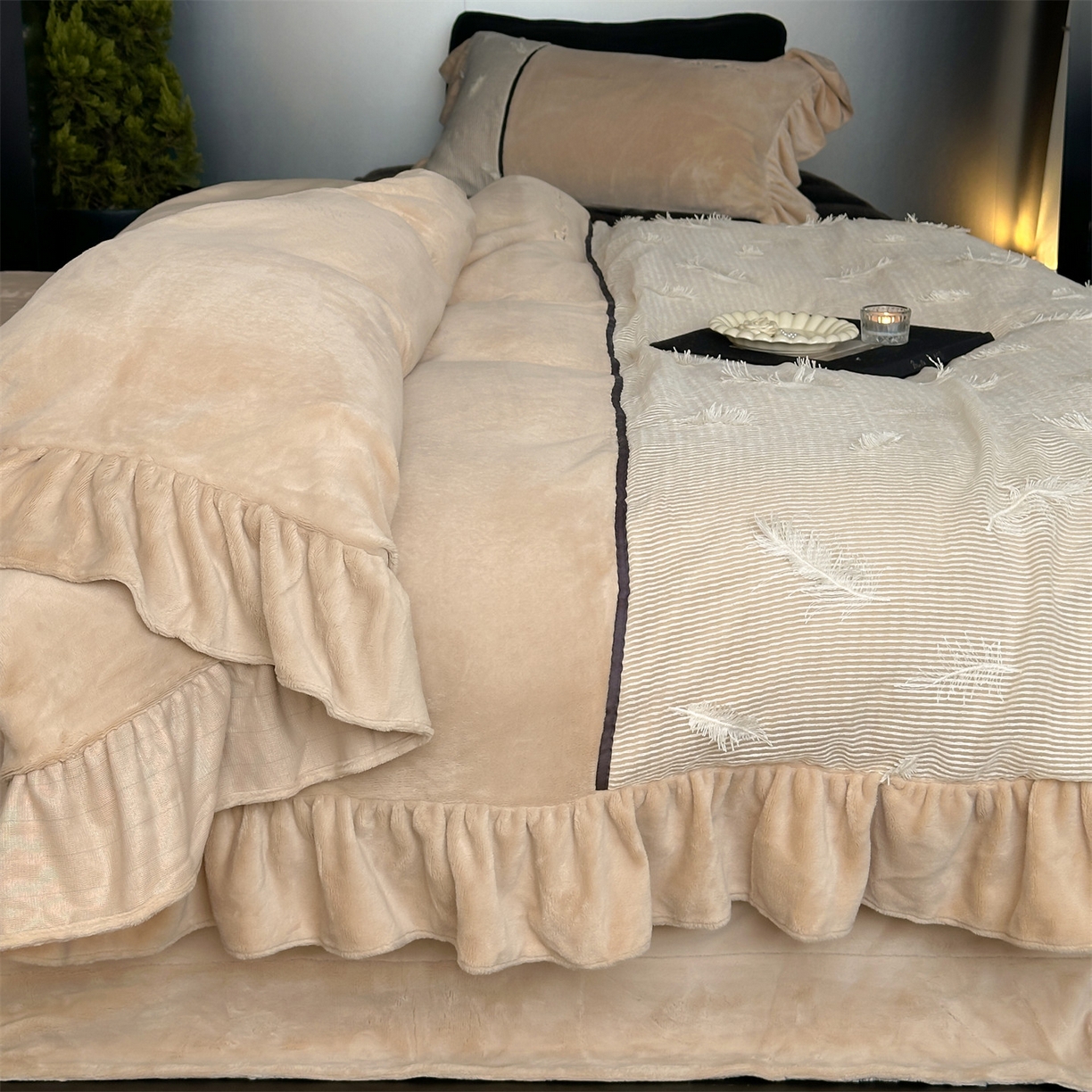 91家纺网 家纺一手货源 找家纺 名品优仓 2025新款240克奶肤绒刺绣四件套-丽莎 丽莎-深卡