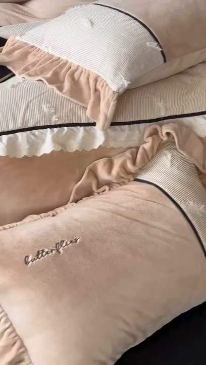 91家纺网 家纺一手货源 找家纺 名品优仓 2025新款240克奶肤绒刺绣四件套-丽莎 丽莎-深卡