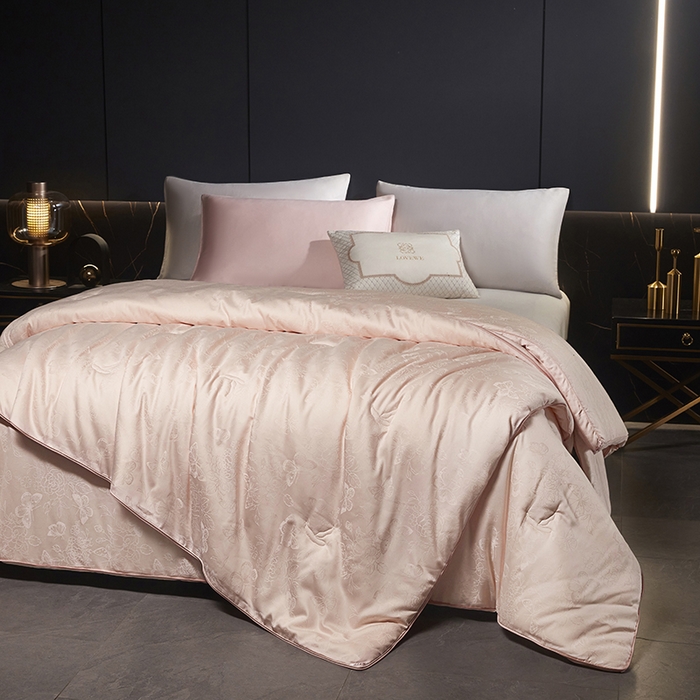 91家纺网 家纺一手货源 找家纺 欧夏家纺 2025新款全棉被子大提花冬被春秋被羊绒蛋白大豆被二合一子母被 美玉粉