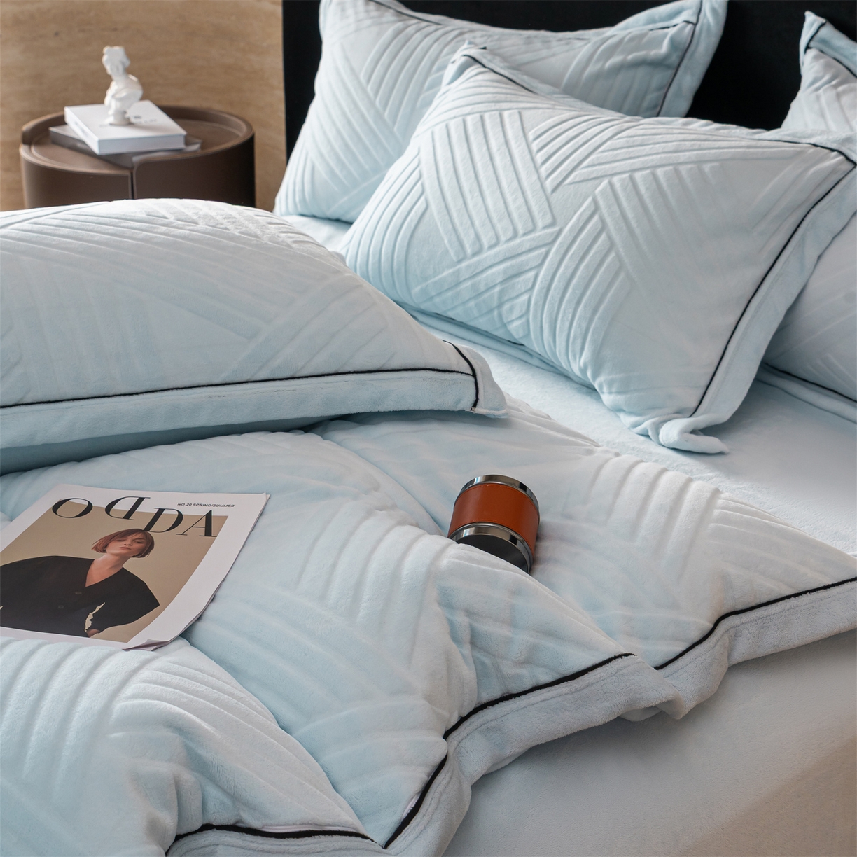 91家纺网 家纺一手货源 找家纺 满座家居 2025新款高克重牛奶绒雕花四件套-罗马假日 罗马假日-湖蓝