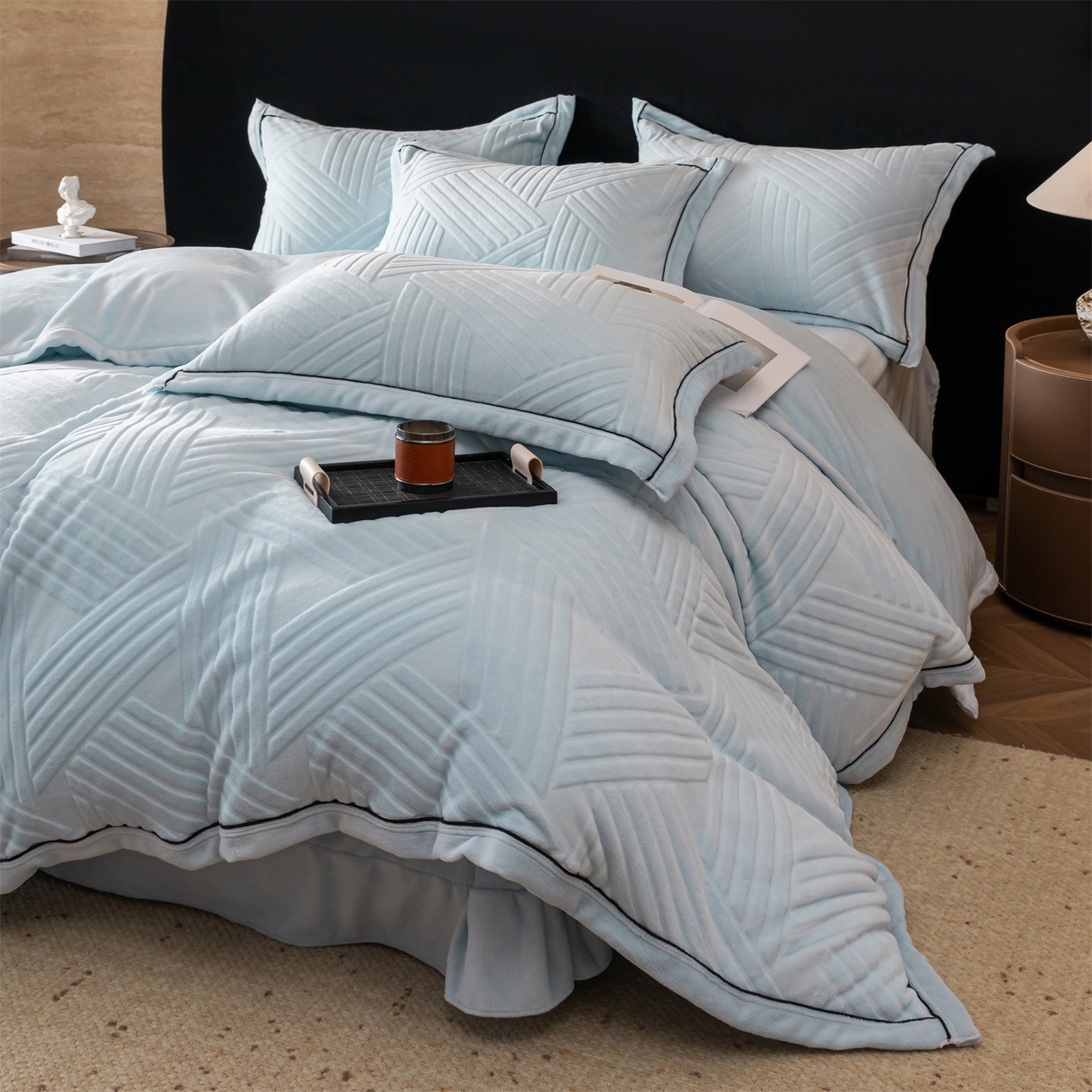 91家纺网 家纺一手货源 找家纺 满座家居 2025新款高克重牛奶绒雕花四件套-罗马假日 罗马假日-湖蓝