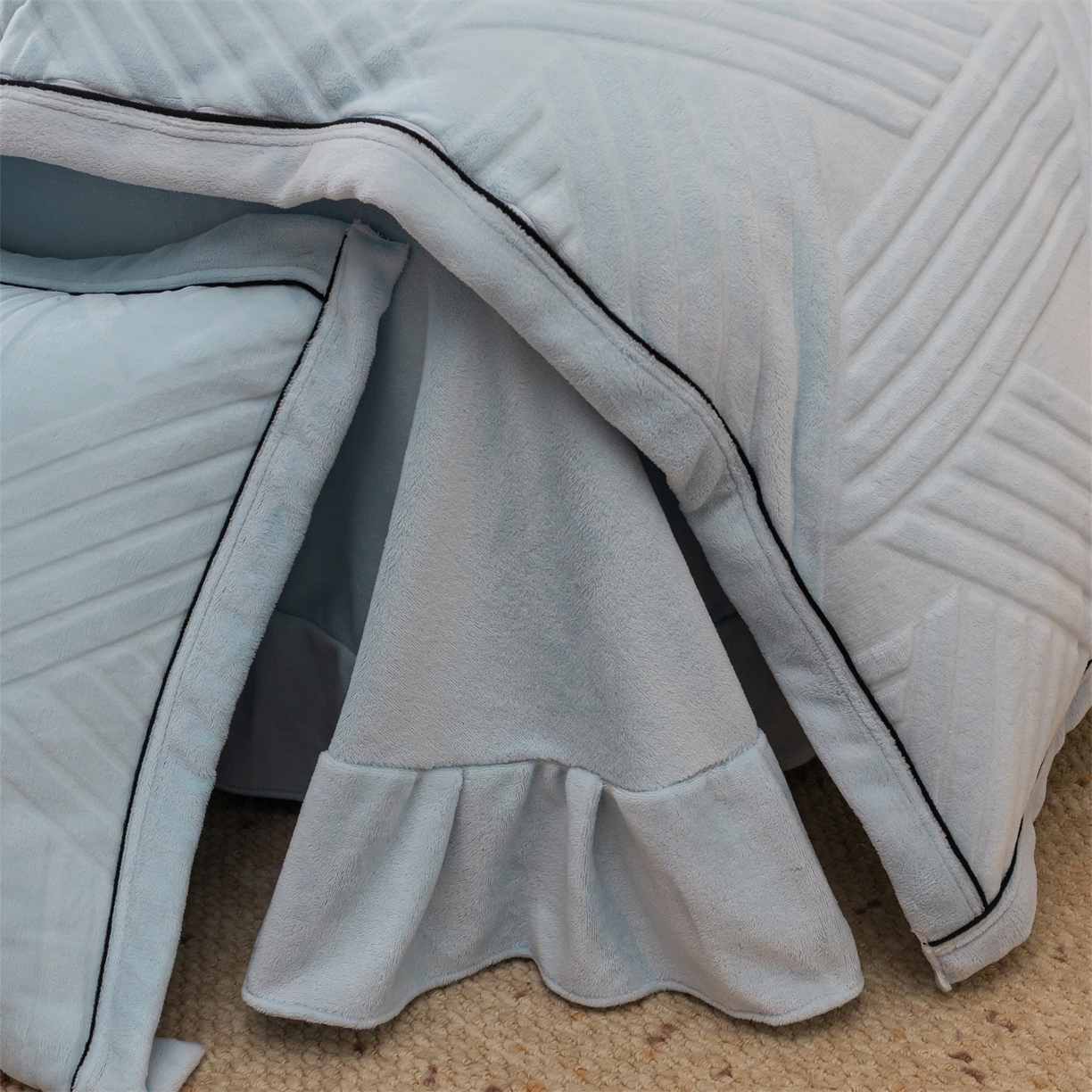 91家纺网 家纺一手货源 找家纺 满座家居 2025新款高克重牛奶绒雕花四件套-罗马假日 罗马假日-湖蓝