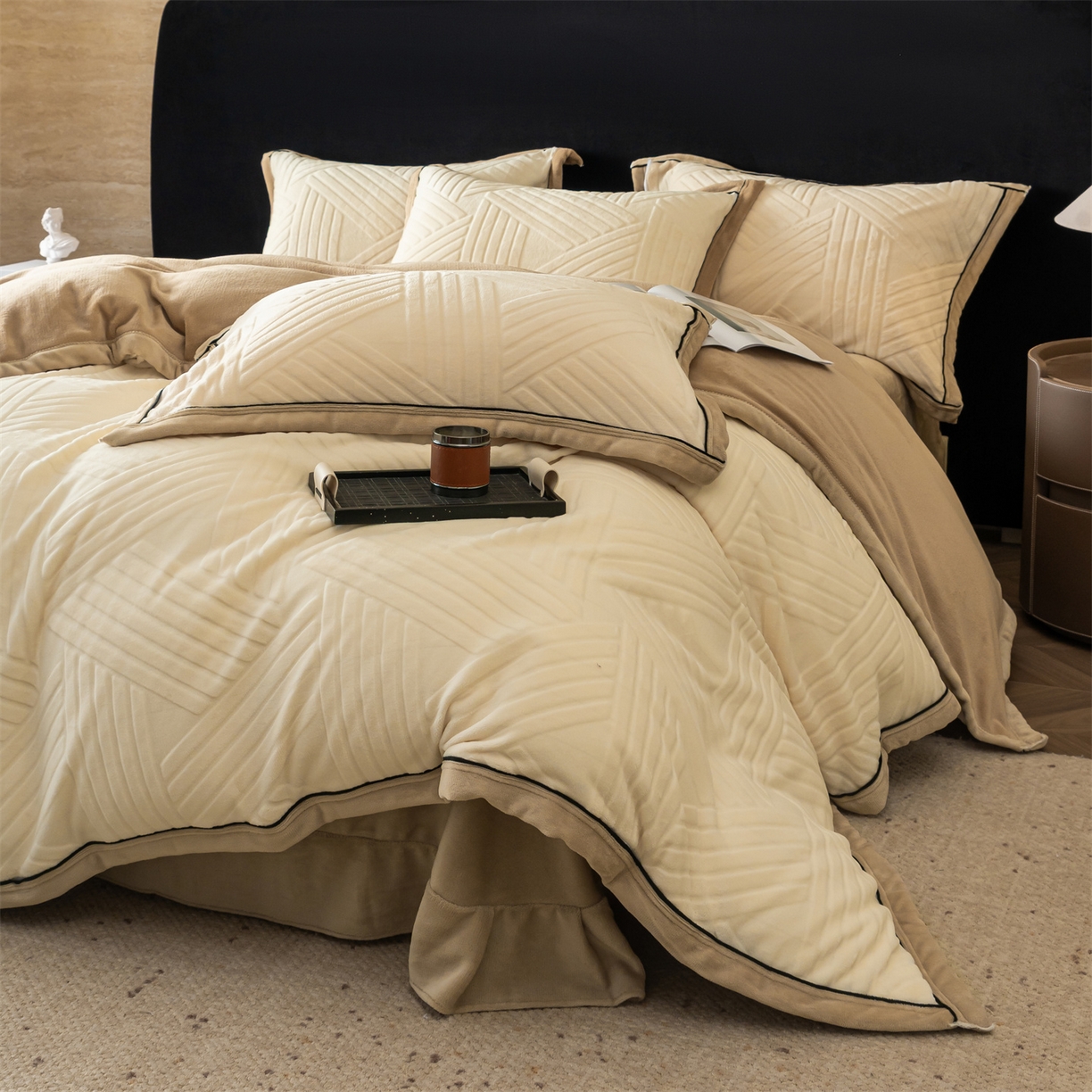 91家纺网 家纺一手货源 找家纺 满座家居 2025新款高克重牛奶绒雕花四件套-罗马假日 罗马假日-卡其