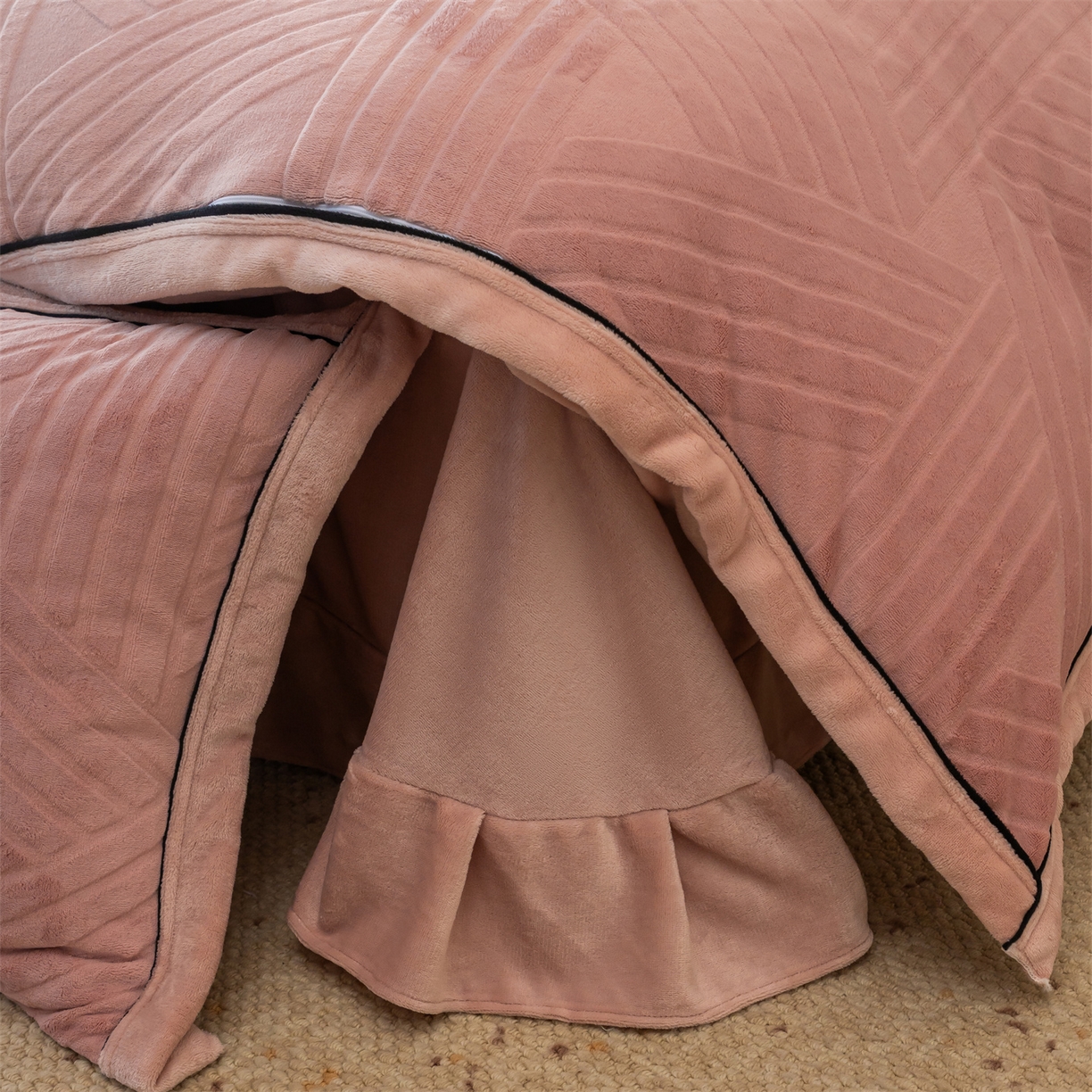 91家纺网 家纺一手货源 找家纺 满座家居 2025新款高克重牛奶绒雕花四件套-罗马假日 罗马假日-蜜粉