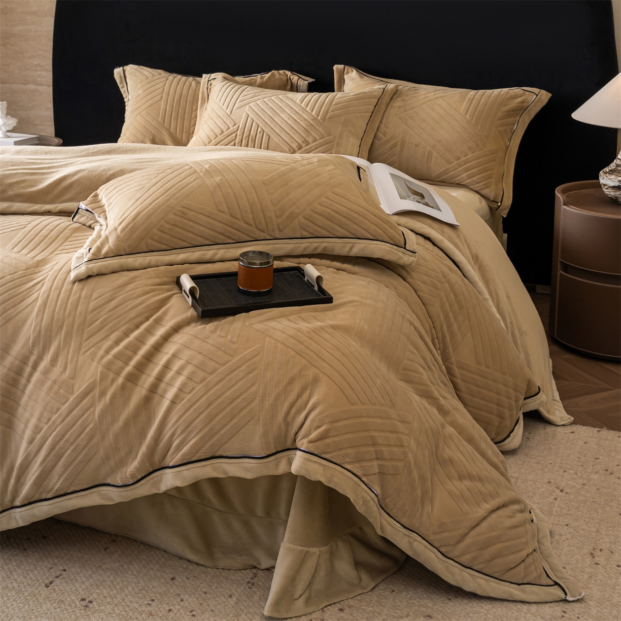 91家纺网 家纺一手货源 找家纺 满座家居 2025新款高克重牛奶绒雕花四件套-罗马假日 罗马假日-咖色