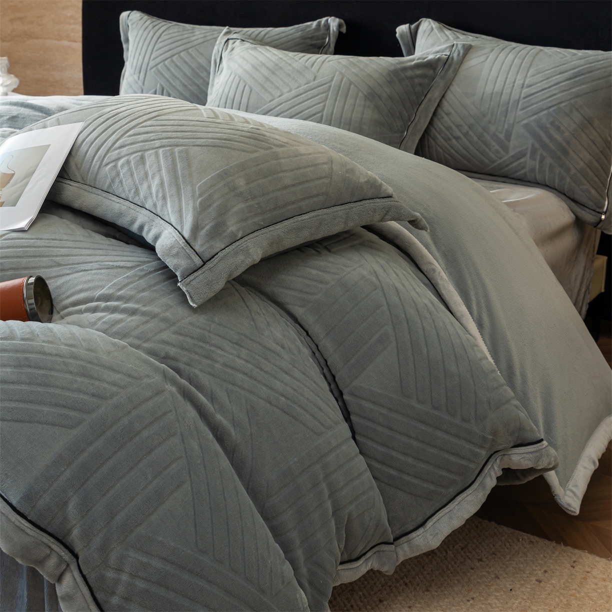 91家纺网 家纺一手货源 找家纺 满座家居 2025新款高克重牛奶绒雕花四件套-罗马假日 罗马假日-星灰