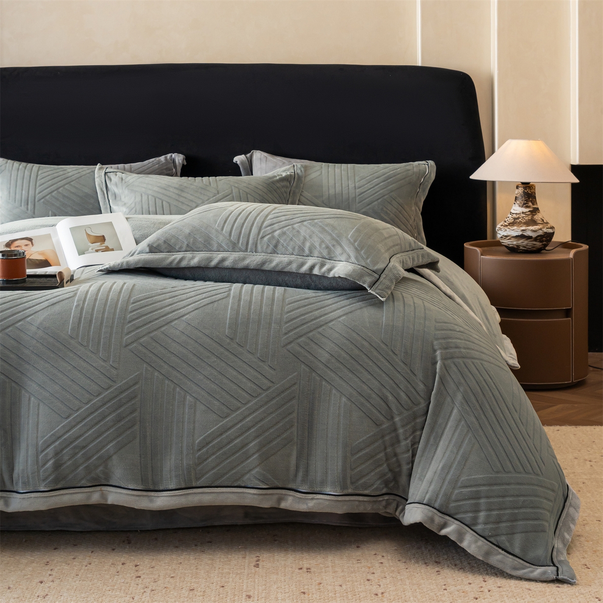 91家纺网 家纺一手货源 找家纺 满座家居 2025新款高克重牛奶绒雕花四件套-罗马假日 罗马假日-星灰