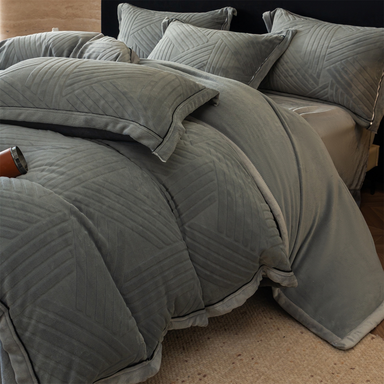 91家纺网 家纺一手货源 找家纺 满座家居 2025新款高克重牛奶绒雕花四件套-罗马假日 罗马假日-星灰