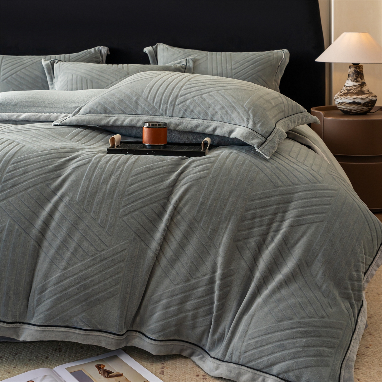 91家纺网 家纺一手货源 找家纺 满座家居 2025新款高克重牛奶绒雕花四件套-罗马假日 罗马假日-星灰