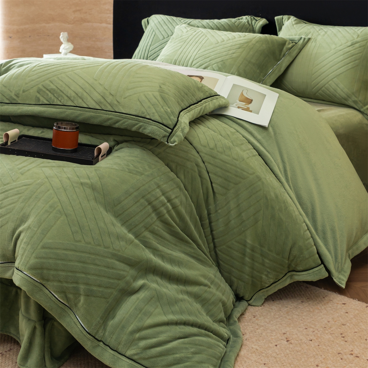 91家纺网 家纺一手货源 找家纺 满座家居 2025新款高克重牛奶绒雕花四件套-罗马假日 罗马假日-松绿