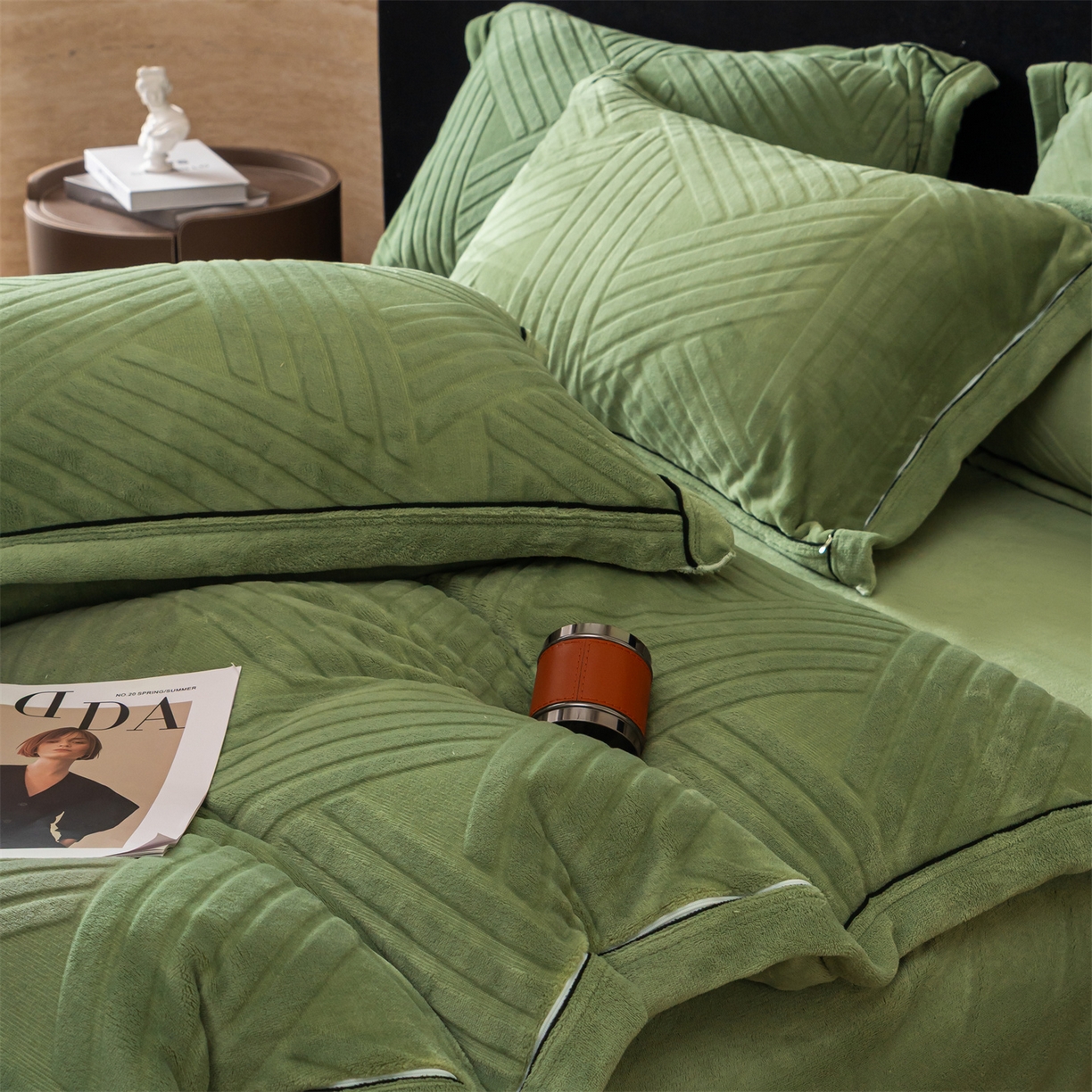 91家纺网 家纺一手货源 找家纺 满座家居 2025新款高克重牛奶绒雕花四件套-罗马假日 罗马假日-松绿