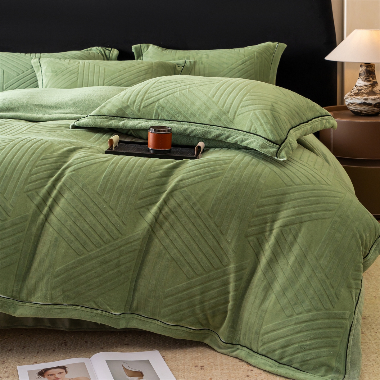 91家纺网 家纺一手货源 找家纺 满座家居 2025新款高克重牛奶绒雕花四件套-罗马假日 罗马假日-松绿