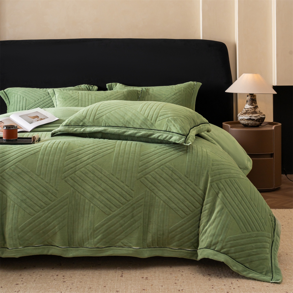 91家纺网 家纺一手货源 找家纺 满座家居 2025新款高克重牛奶绒雕花四件套-罗马假日 罗马假日-松绿