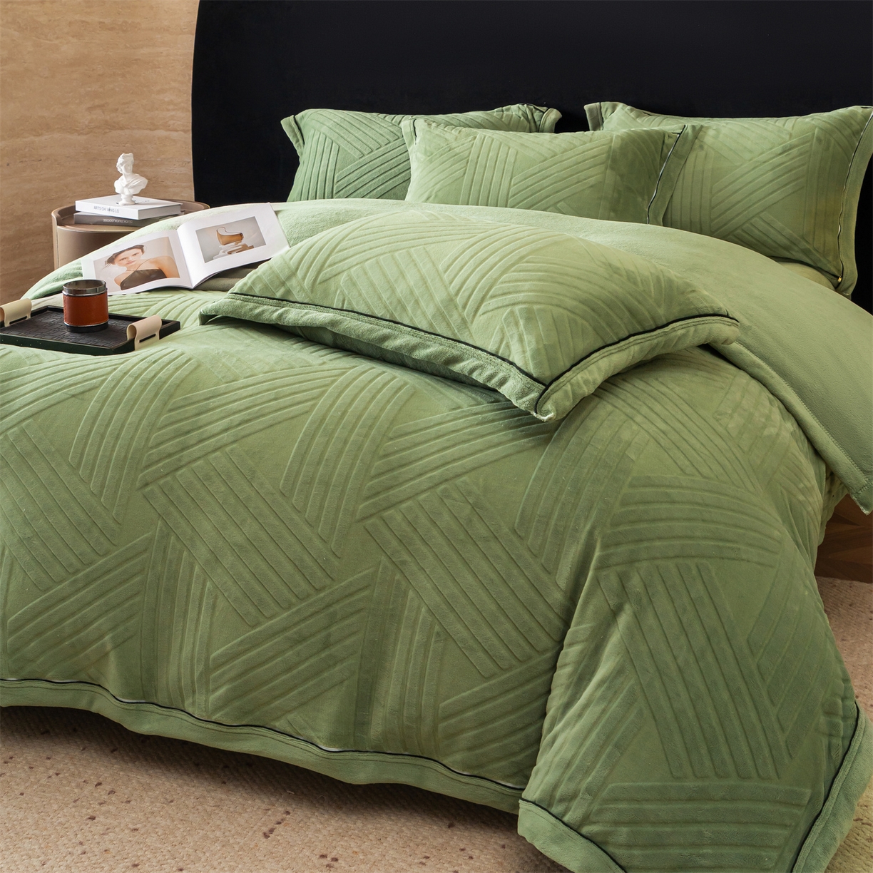 91家纺网 家纺一手货源 找家纺 满座家居 2025新款高克重牛奶绒雕花四件套-罗马假日 罗马假日-松绿