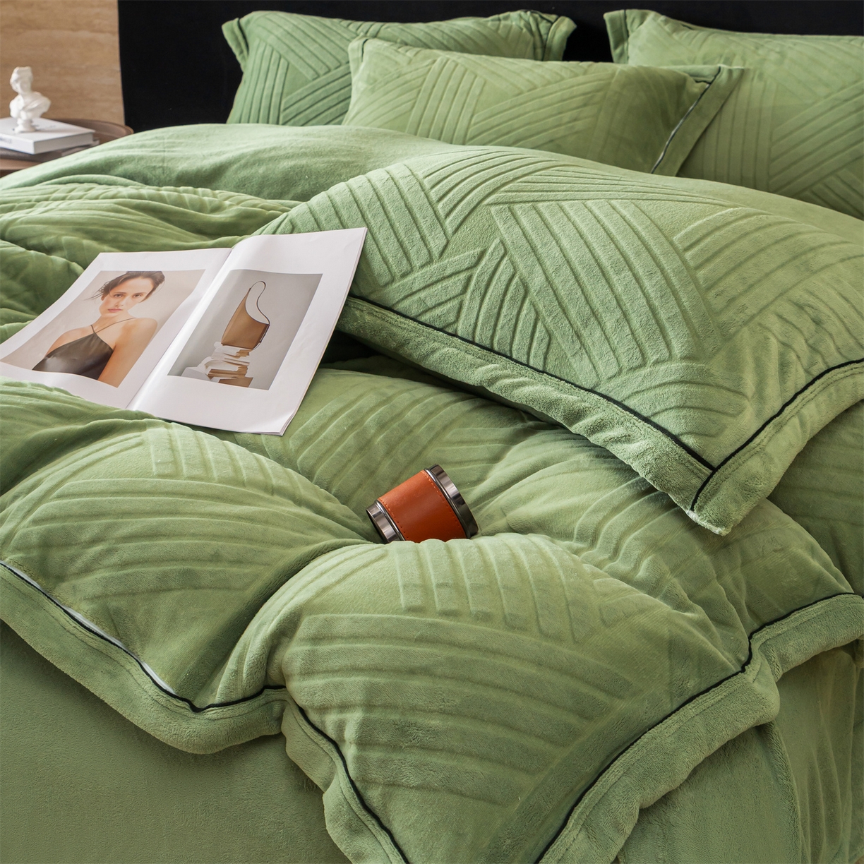 91家纺网 家纺一手货源 找家纺 满座家居 2025新款高克重牛奶绒雕花四件套-罗马假日 罗马假日-松绿