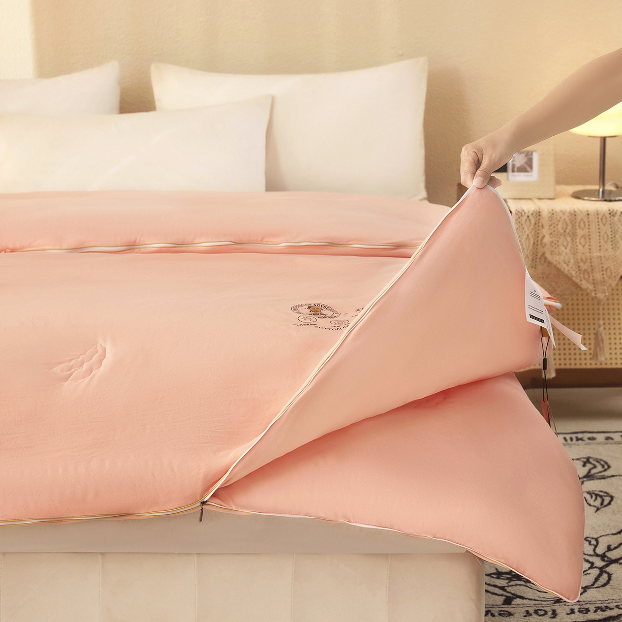 91家纺网 家纺一手货源 找家纺 恒科家纺 2025新款李官奇官方正品认证李官奇大豆纤维被 子母被拉链二合一被子被芯 粉玉