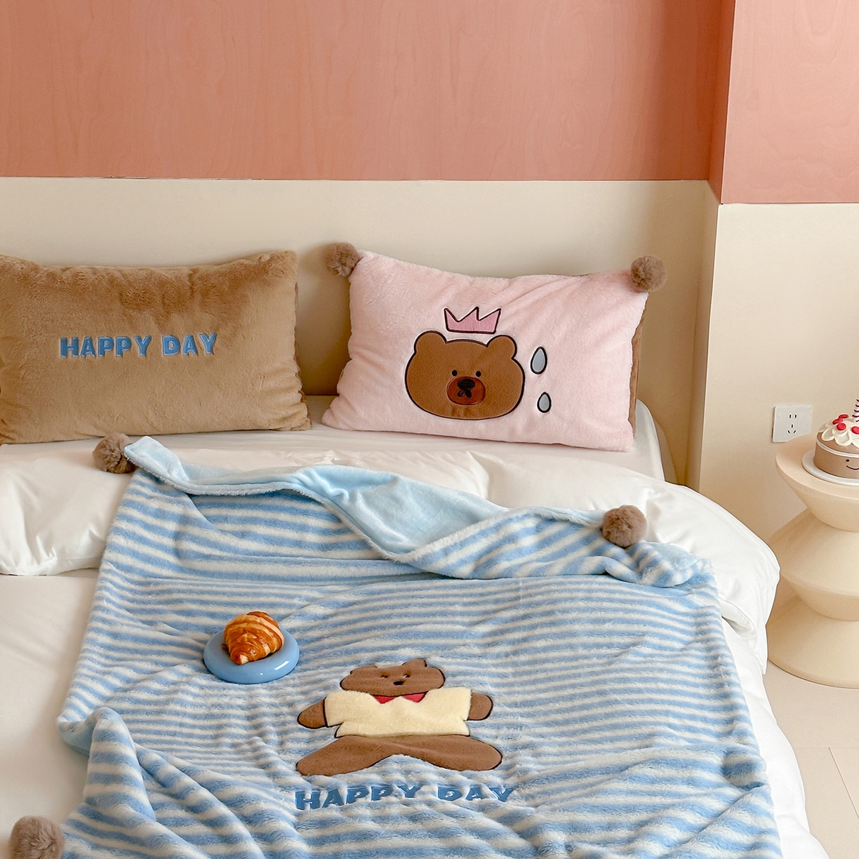 91家纺网 家纺一手货源 找家纺 （总）桔子家纺 2025新款秋冬学院派兔兔绒牛奶绒系列毯子