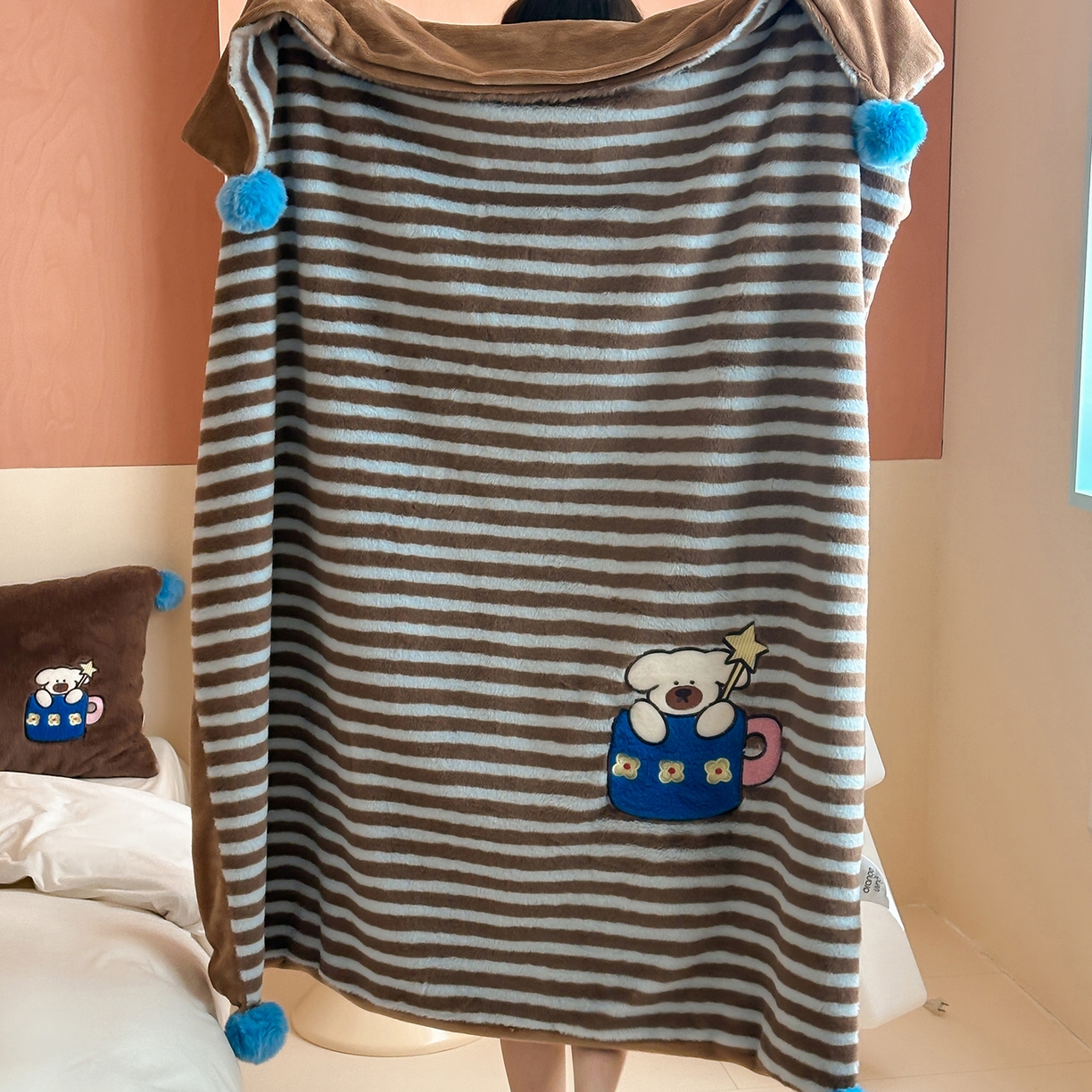 91家纺网 家纺一手货源 找家纺 桔子家纺 2025新款秋冬学院派兔兔绒牛奶绒系列毯子 茶杯小斗毯子