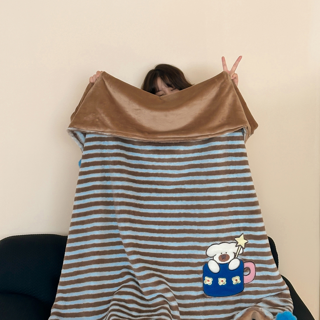 91家纺网 家纺一手货源 找家纺 桔子家纺 2025新款秋冬学院派兔兔绒牛奶绒系列毯子 茶杯小斗毯子