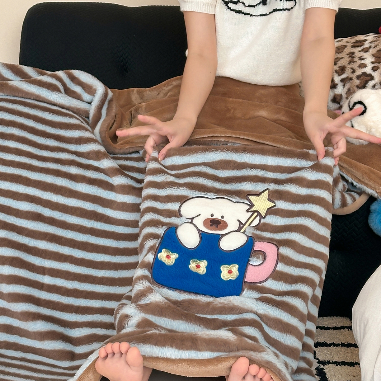 91家纺网 家纺一手货源 找家纺 桔子家纺 2025新款秋冬学院派兔兔绒牛奶绒系列毯子 茶杯小斗毯子