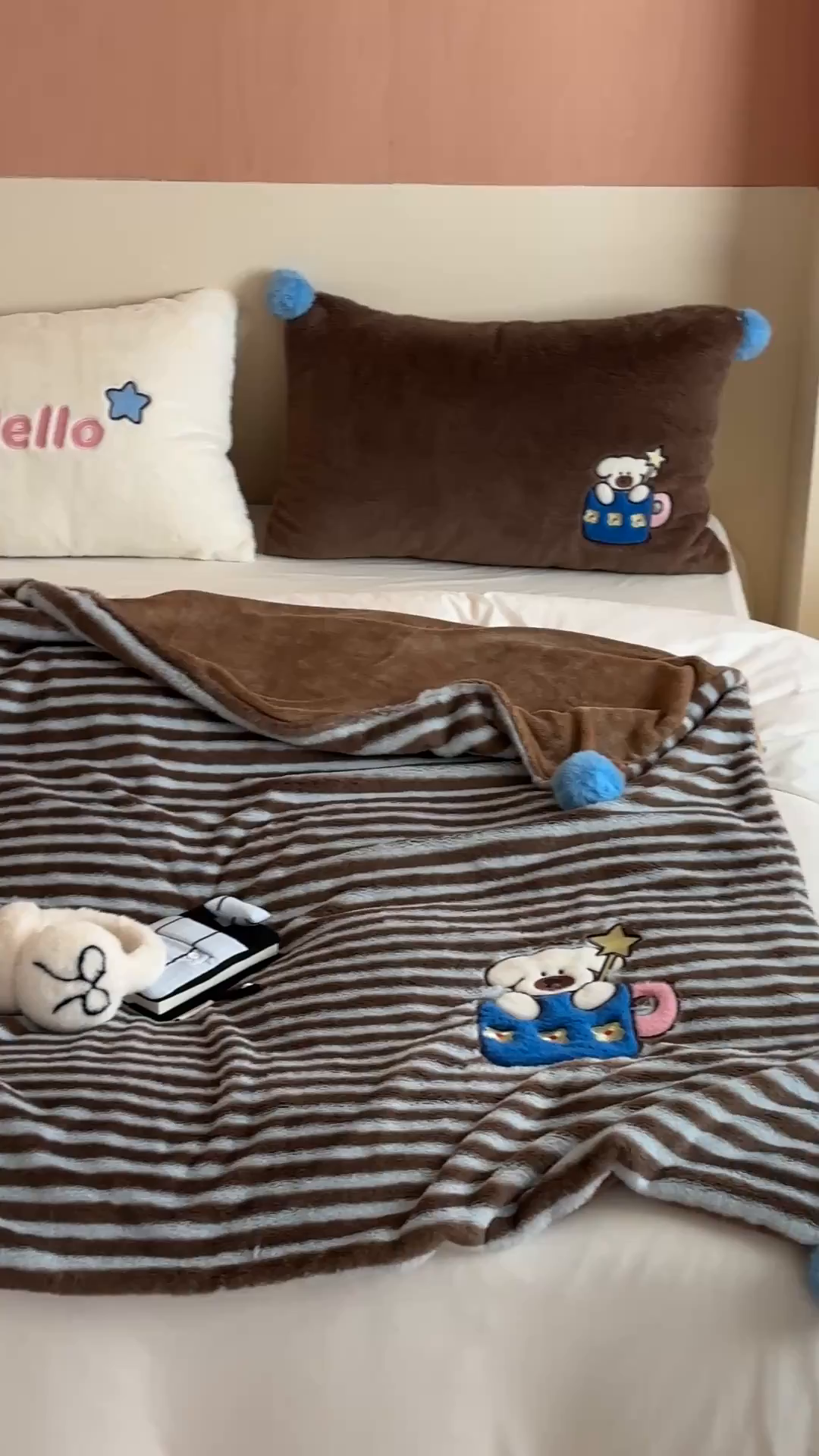 91家纺网 家纺一手货源 找家纺 桔子家纺 2025新款秋冬学院派兔兔绒牛奶绒系列毯子 茶杯小斗毯子