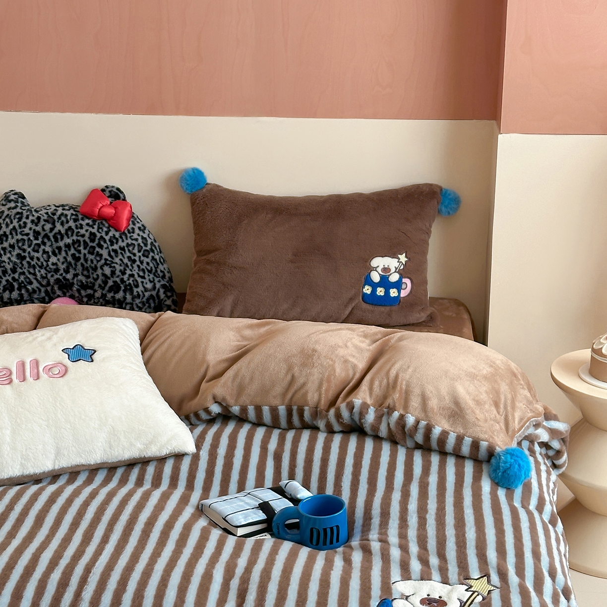 桔子家纺 2025新款秋冬学院派兔兔绒牛奶绒系列四件套 茶杯小斗