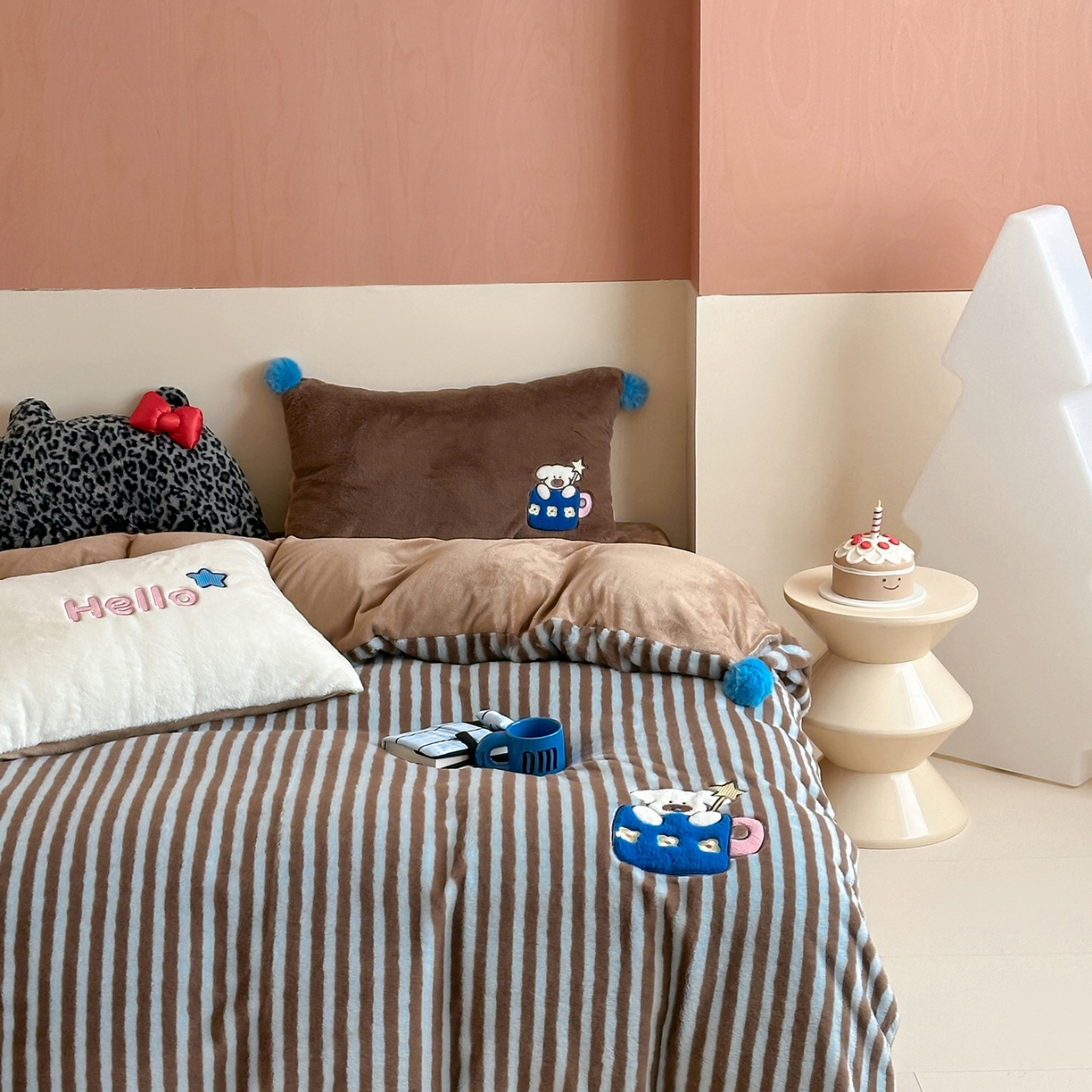 91家纺网 家纺一手货源 找家纺 桔子家纺 2025新款秋冬学院派兔兔绒牛奶绒系列四件套 茶杯小斗