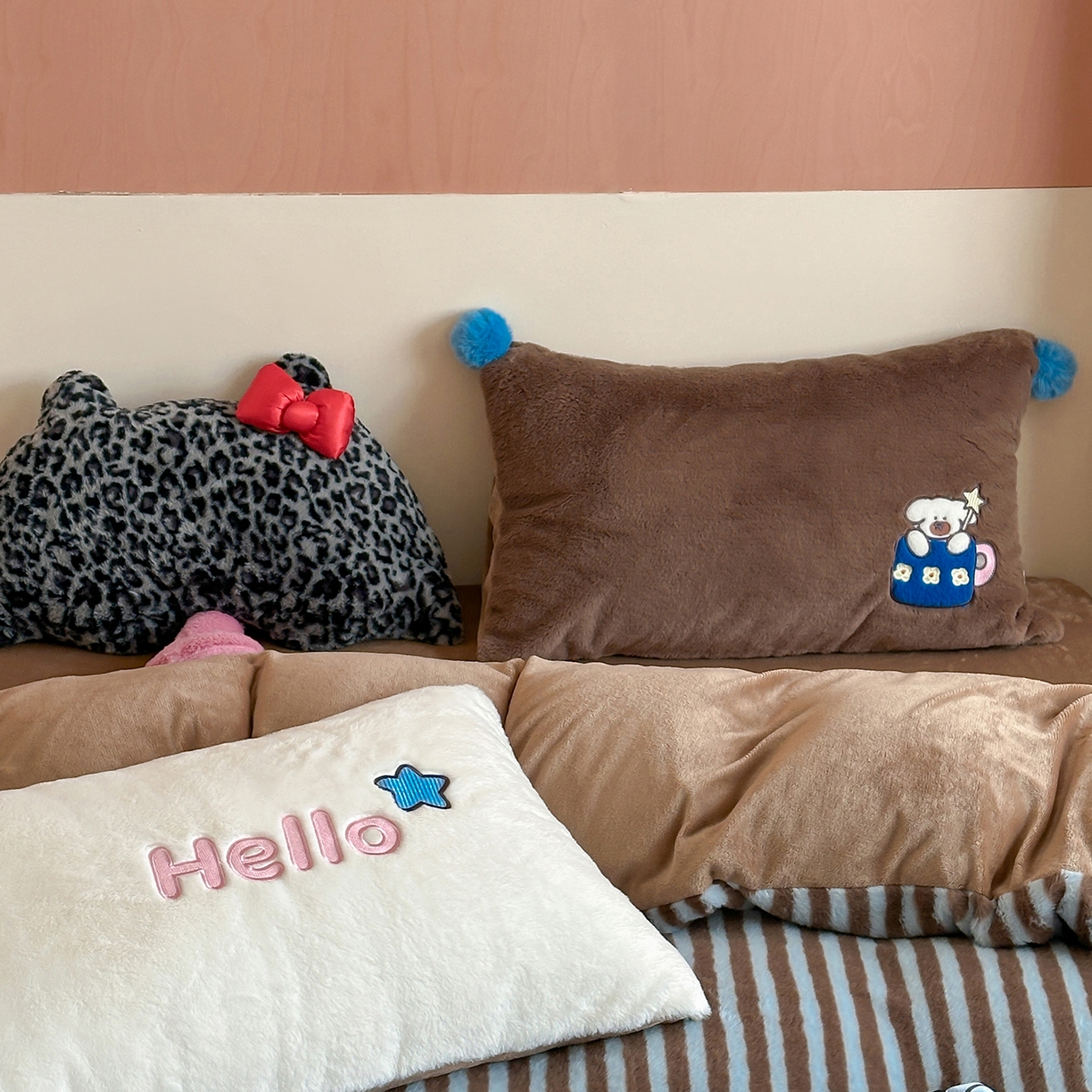 91家纺网 家纺一手货源 找家纺 桔子家纺 2025新款秋冬学院派兔兔绒牛奶绒系列四件套 茶杯小斗