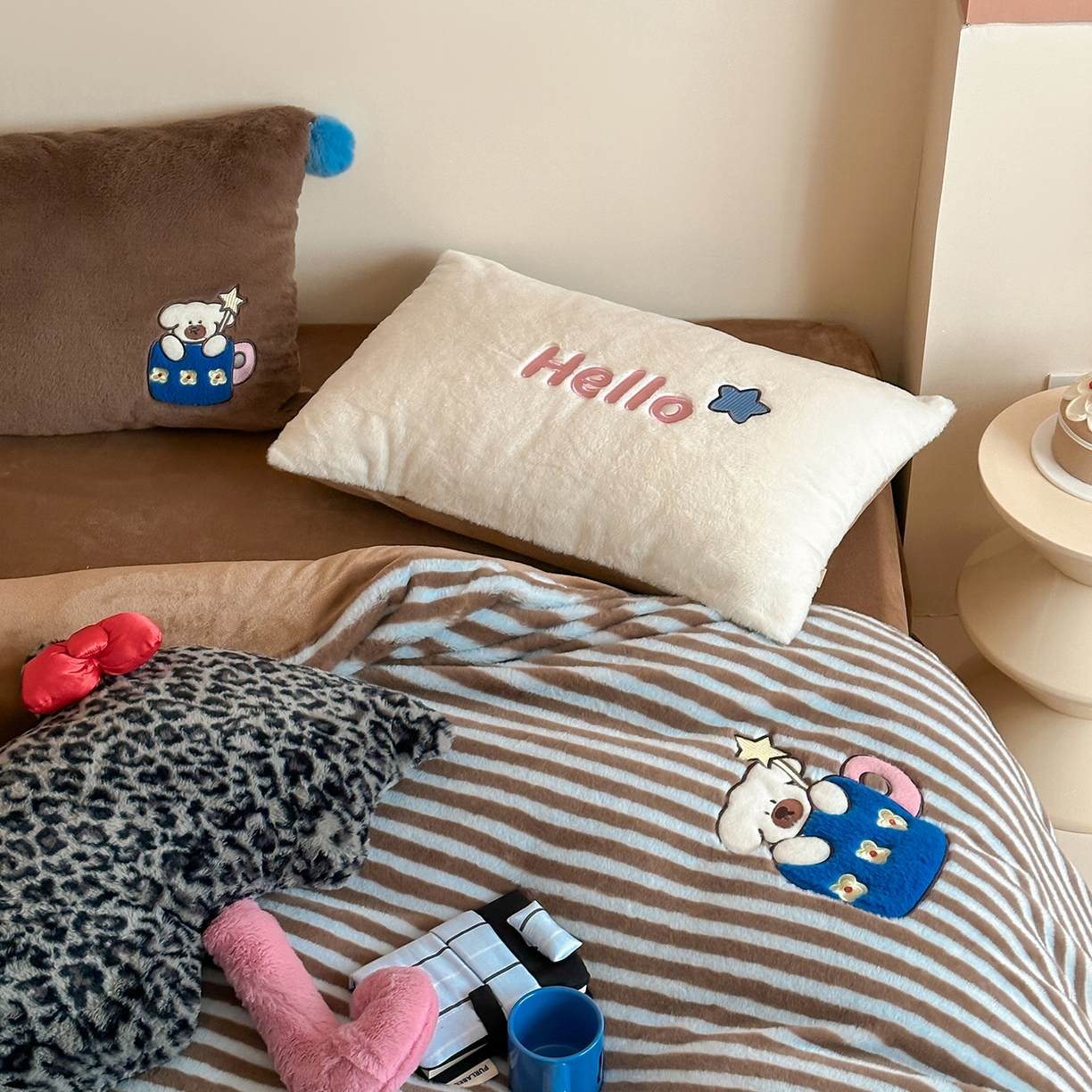 91家纺网 家纺一手货源 找家纺 桔子家纺 2025新款秋冬学院派兔兔绒牛奶绒系列四件套 茶杯小斗