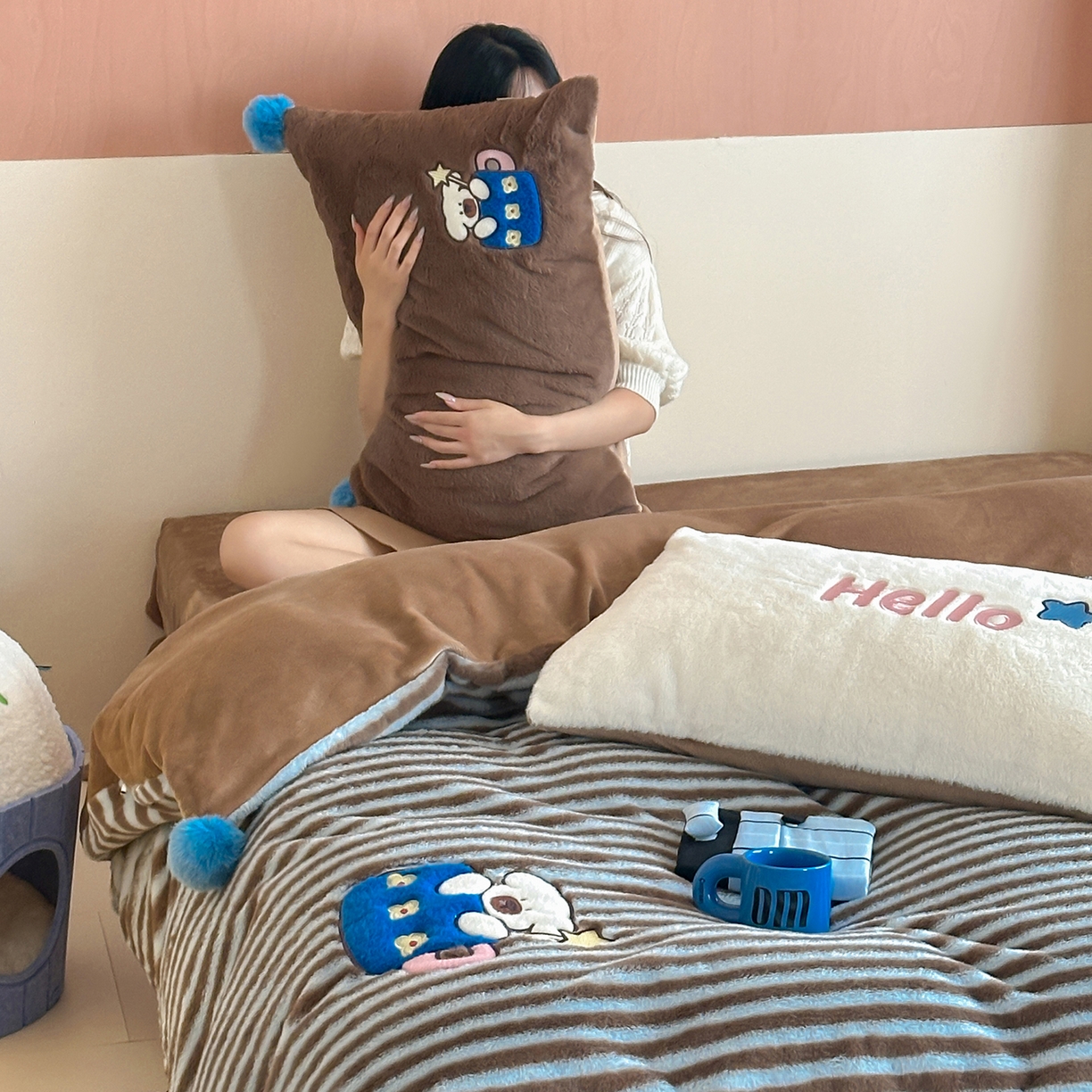 91家纺网 家纺一手货源 找家纺 桔子家纺 2025新款秋冬学院派兔兔绒牛奶绒系列四件套 茶杯小斗