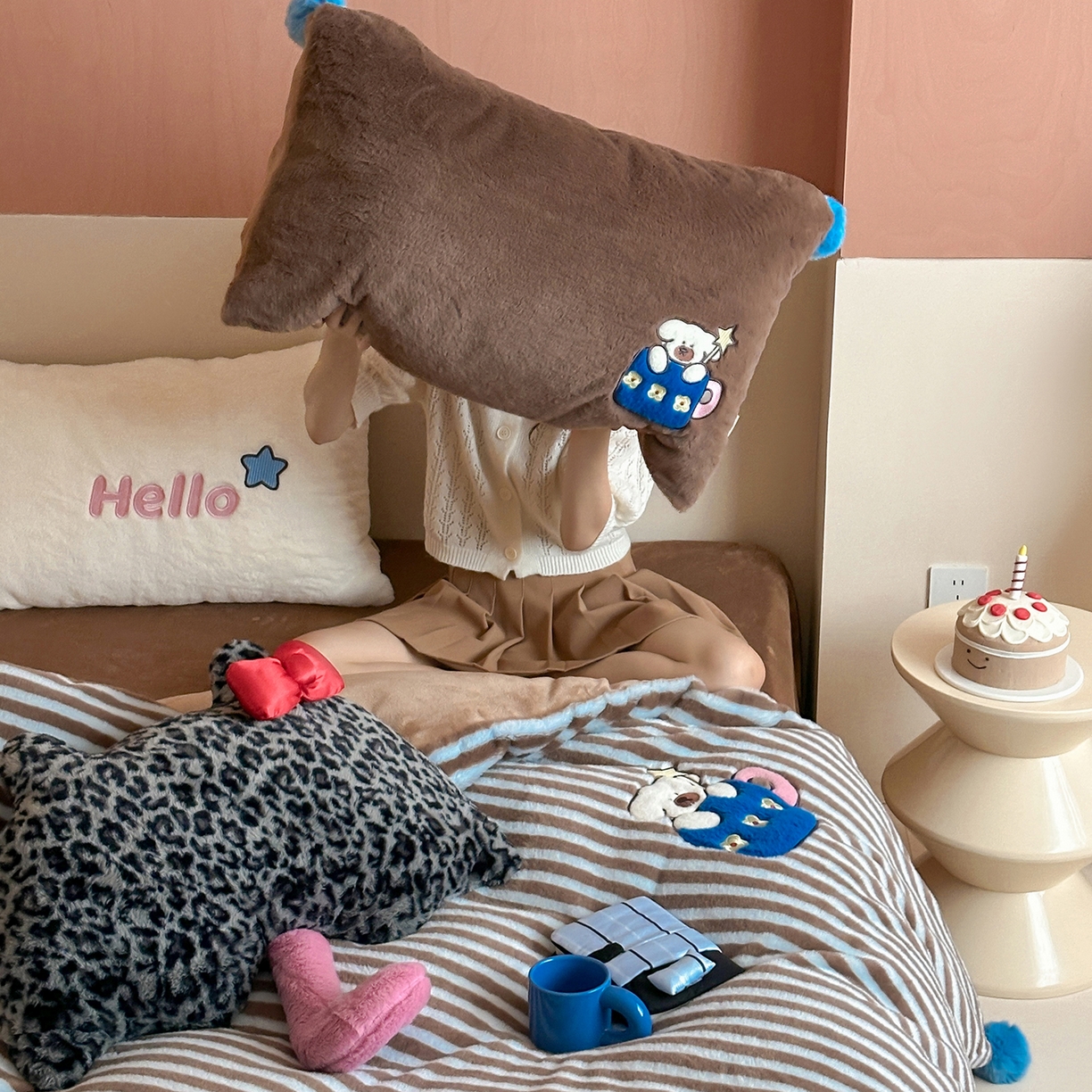 91家纺网 家纺一手货源 找家纺 桔子家纺 2025新款秋冬学院派兔兔绒牛奶绒系列四件套 茶杯小斗