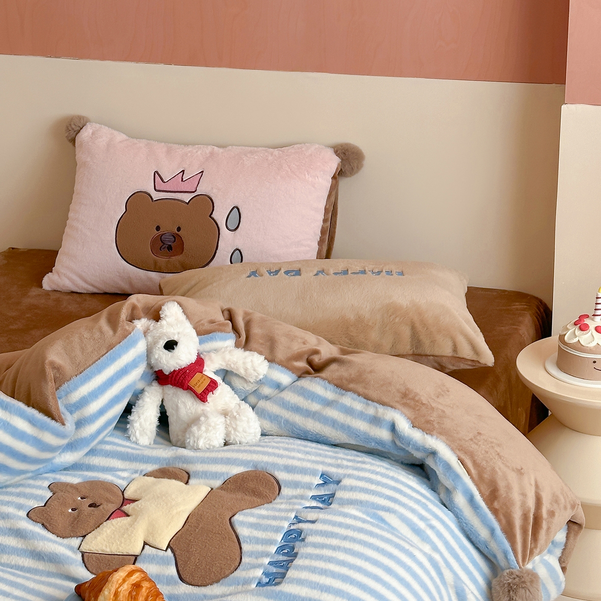 桔子家纺 2025新款秋冬学院派兔兔绒牛奶绒系列四件套 happy小熊