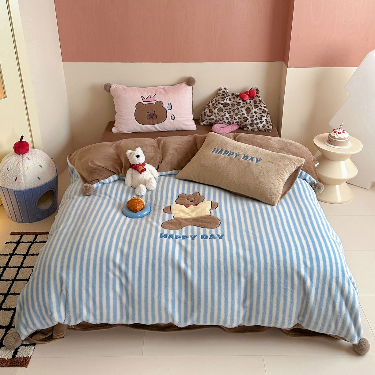 91家纺网 家纺一手货源 找家纺 桔子家纺 2025新款秋冬学院派兔兔绒牛奶绒系列四件套 happy小熊