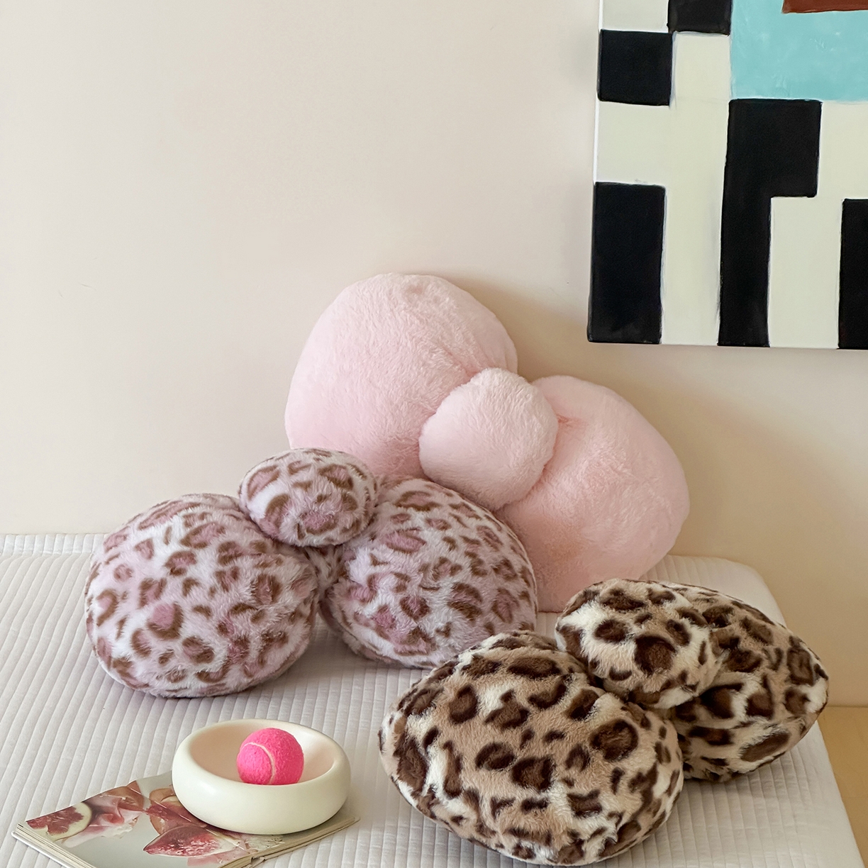 91家纺网 家纺一手货源 找家纺 桔子家纺 2025新款兔兔绒牛奶绒豹纹系列卡通绣花抱枕 蝴蝶结-黑bao