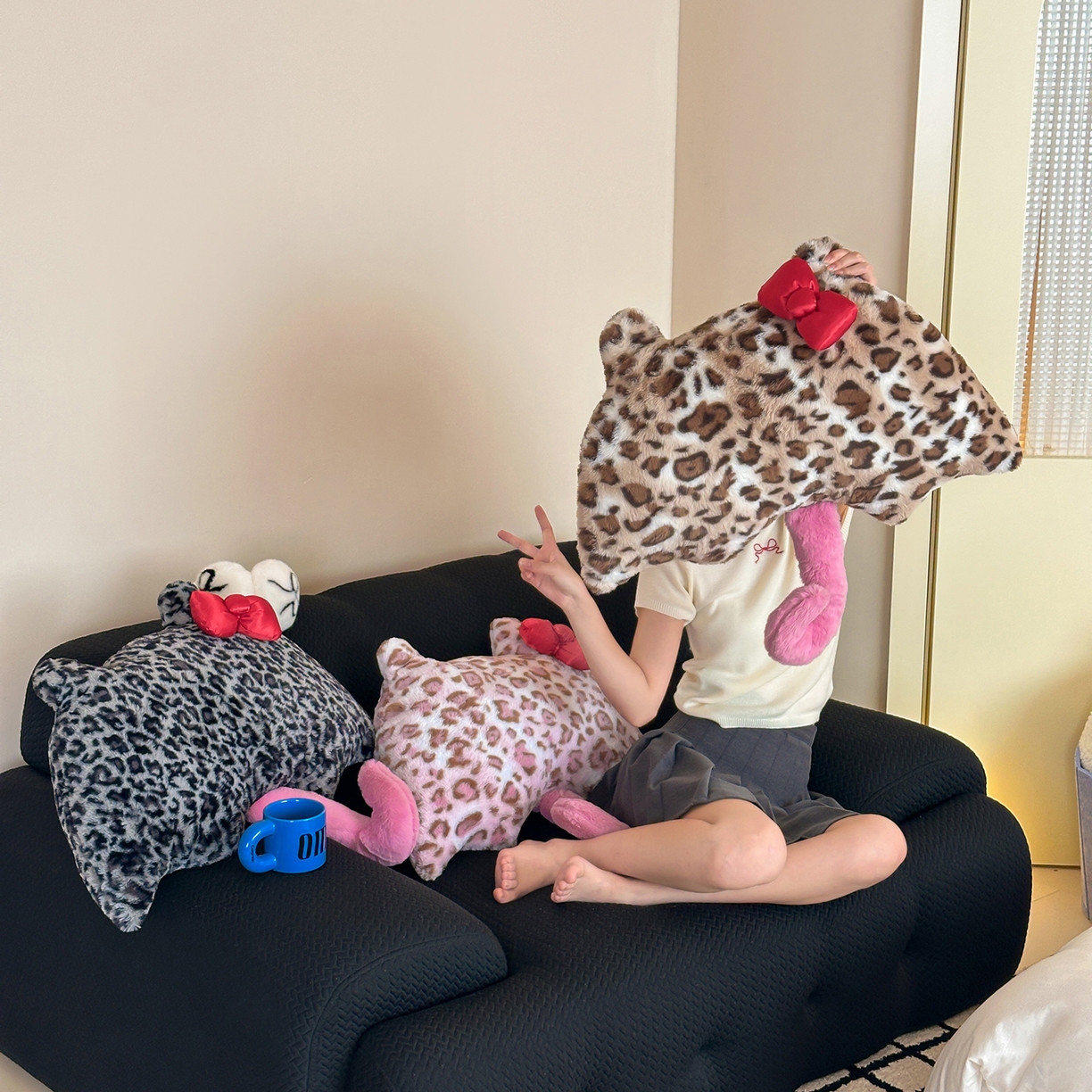 91家纺网 家纺一手货源 找家纺 桔子家纺 2025新款兔兔绒牛奶绒豹纹系列卡通绣花抱枕 豹纹猫咪伞-兔兔黑bao