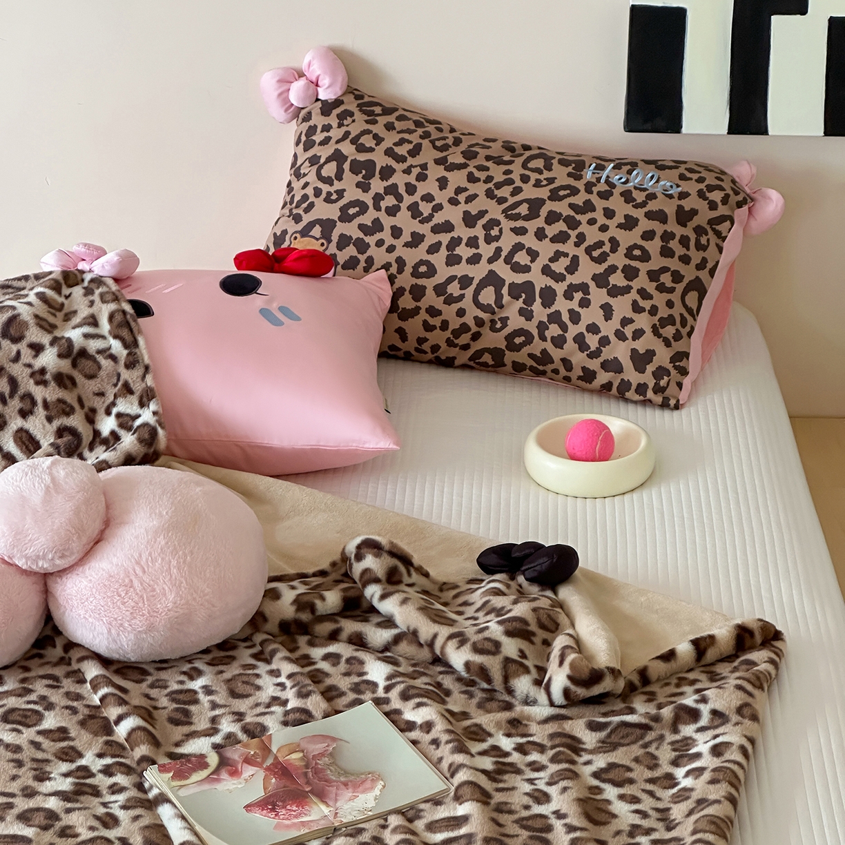 91家纺网 家纺一手货源 找家纺 桔子家纺 2025新款兔兔绒牛奶绒豹纹系列卡通绣花毯子 兔兔棕bao毯子